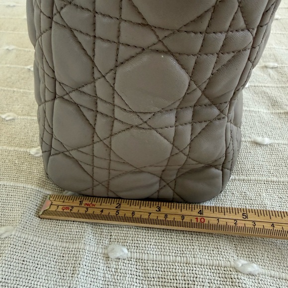 Dior Lady Dior bag Tote Bag grey color - Picture 9 of 13